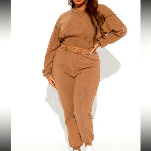 Jogger Set by Fashion Nova - tethered looked fabric SIZE 1X worn once 2SETS